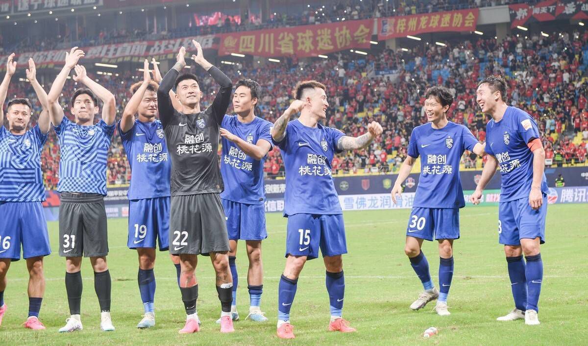 他的上一段执教经历是2021年10月-2023年4月带队赫塔费。