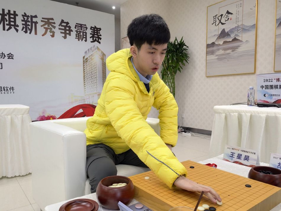 水兵（张成源 饰）是一位出租车司机，日复一日过着原封不动的糊口。某日，水兵惊奇的发现，曾学生时期暗恋的女神东妮（金善英 饰）居然成了本身的乘客，她和公司的董事长之间有着一段不伦之恋，以后，东妮又先容了老友琳琳（韩素英 饰）给水兵，三人渡过了一段无忧无虑，乐而忘返的欢愉糊口。琳琳的前男朋友婚礼期近，水兵决议在婚礼上年夜弄粉碎替琳琳报仇，成果一行人都进了警局。金善（吴仁惠 饰）一向默默喜好着水兵，并终究决议献身于他，可是，金善有这一段十分哀痛的旧事始终没法放下，她会做出如何的选择？水兵又是不是会接管她的约请呢？